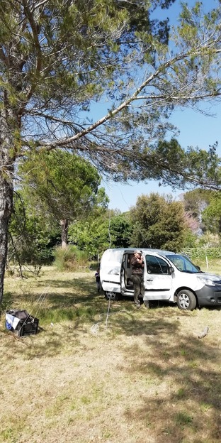 Un dipôle en V inversé, mais l'angle n'est pas bon. HI