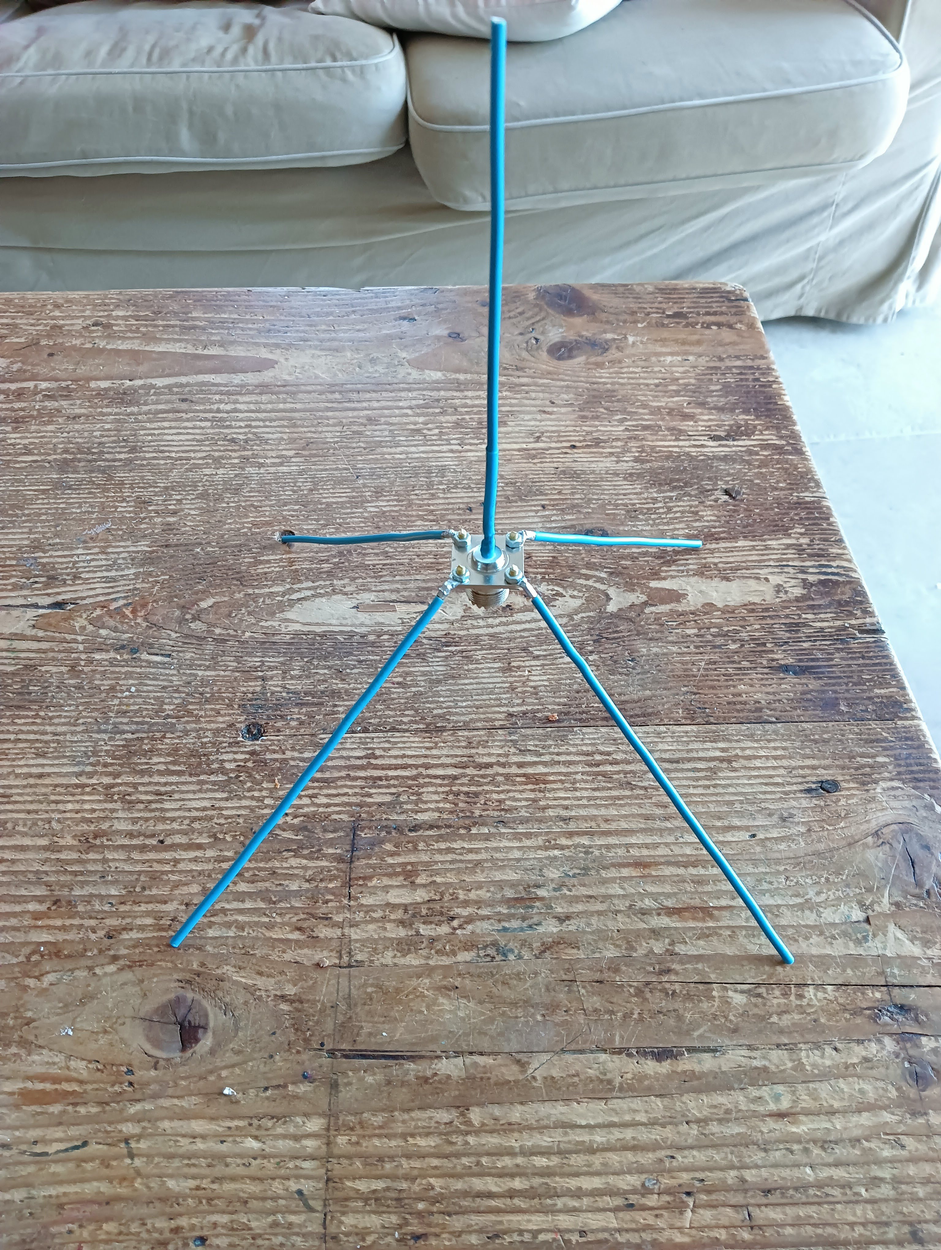 Quart d'onde fabriqué, posé sur une table